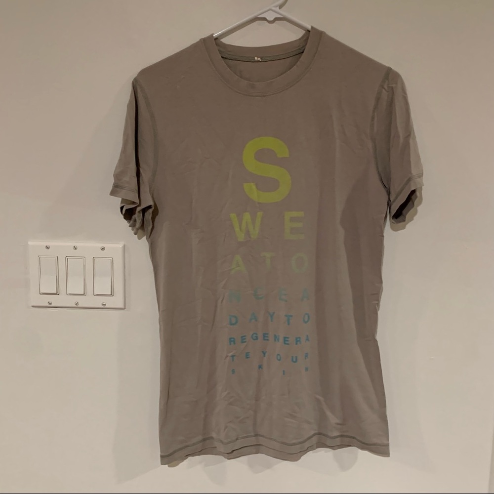 Lululemon Athletica Mens Small S graphic Shirt Short Sleeve Grey Top